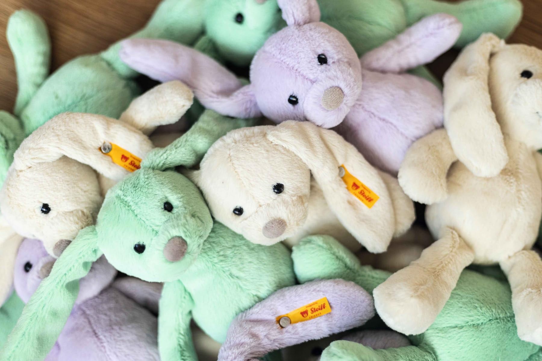 Steiff Tilda Hase 20cm grün, Plüschtier mit Schlappohren, Soft Cuddly Friends, Flauschiges Stofftier zum Kuscheln und Spielen